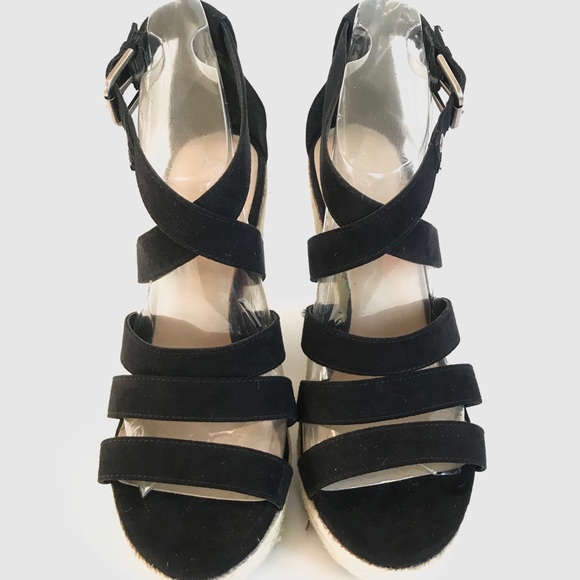 ⭐️LIKE NEW⭐️Women’s Black Strappy Wedge Sandal! - Picture 3 of 6